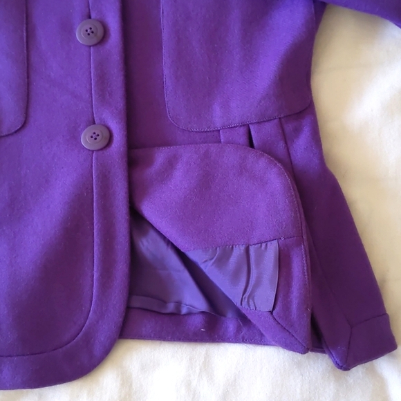 NWOT. Woman's Full lined 100% wool blazer and skirt matching set. - Picture 4 of 8